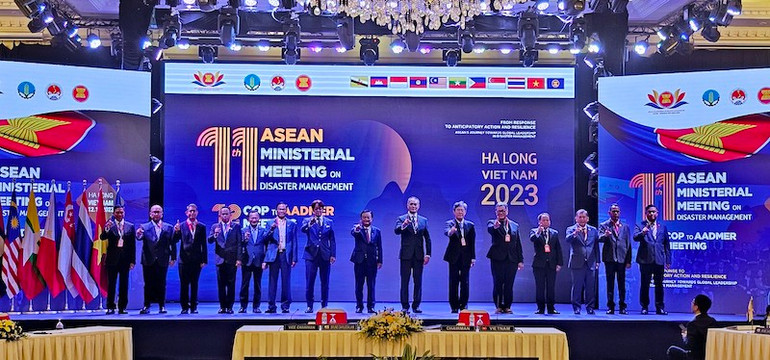 Các Bộ trưởng ASEAN chụp ảnh lưu niệm tại Hội nghị. Các Bộ trưởng ASEAN chụp ảnh lưu niệm tại Hội nghị.