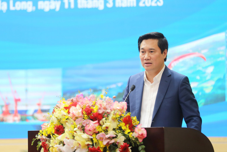 Thứ Trưởng Bộ Xây dựng Nguyễn Tường Văn phát biểu tại hội nghị.