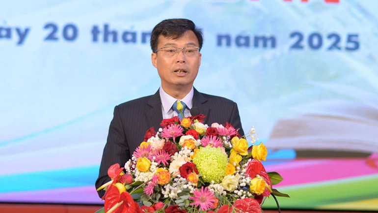 Phó Chủ tịch Ủy ban nhân dân tỉnh Lâm Đồng Đinh Văn Tuấn phát biểu tại buổi lễ. Phó Chủ tịch Ủy ban nhân dân tỉnh Lâm Đồng Đinh Văn Tuấn phát biểu tại buổi lễ.