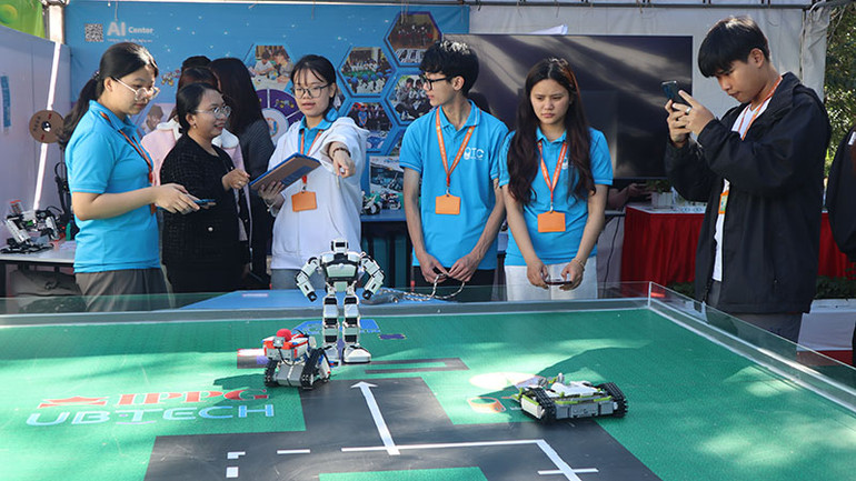 Gian hàng giới thiệu sản phẩm tại “Ngày hội việc làm năm 2025”.