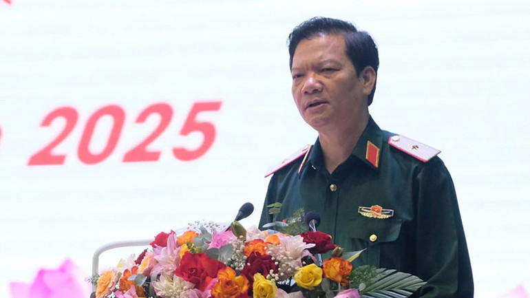 Thiếu tướng Trần Danh Khải, Bí thư Đảng ủy, Chính ủy Học viện phát biểu tại buổi lễ.