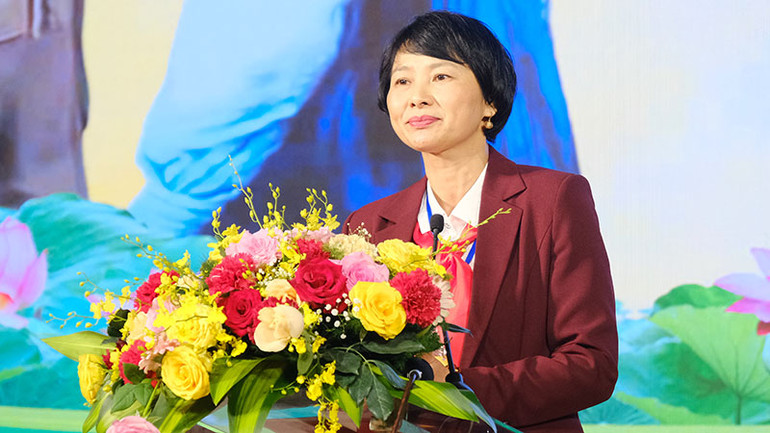 Phó Bí thư Tỉnh ủy, Chủ tịch Hội đồng nhân dân tỉnh Lâm Đồng Phạm Thị Phúc phát biểu tại đại hội.