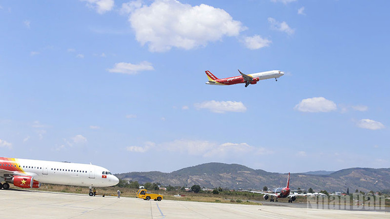 Năm 2024, Bộ Giao thông Vận tải công bố chuyển Cảng hàng không Liên Khương thành Cảng hàng không quốc tế Liên Khương.