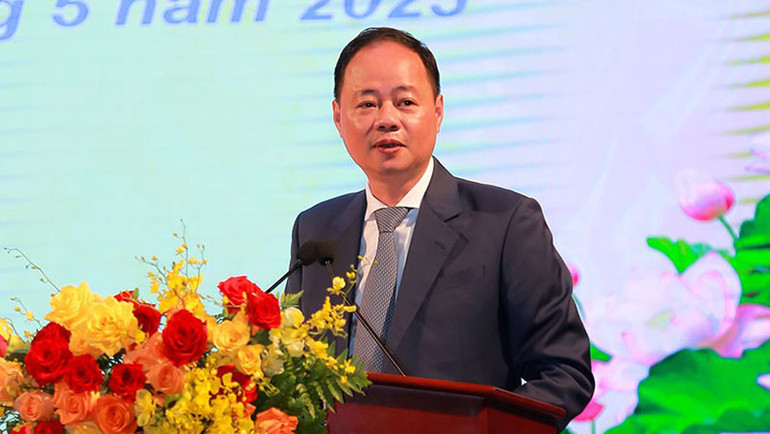 Chủ tịch Ủy ban nhân dân tỉnh Lâm Đồng Trần Hồng Thái phát biểu tại lễ tuyên dương.