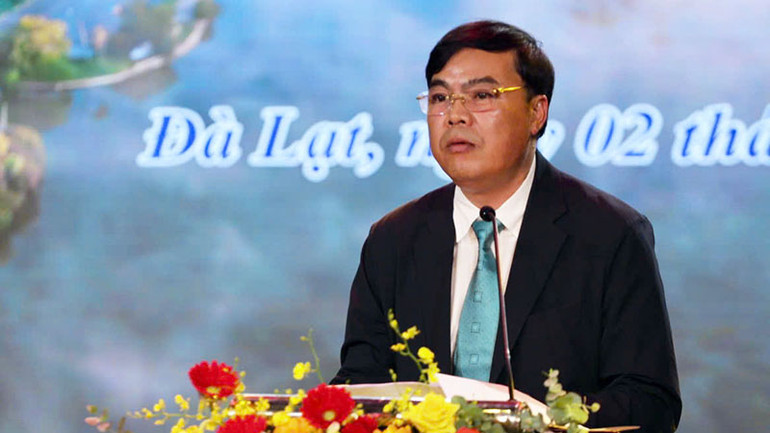 Bí thư Thành ủy Đà Lạt Đặng Đức Hiệp đọc diễn văn tại lễ tôn vinh. Bí thư Thành ủy Đà Lạt Đặng Đức Hiệp đọc diễn văn tại lễ tôn vinh.