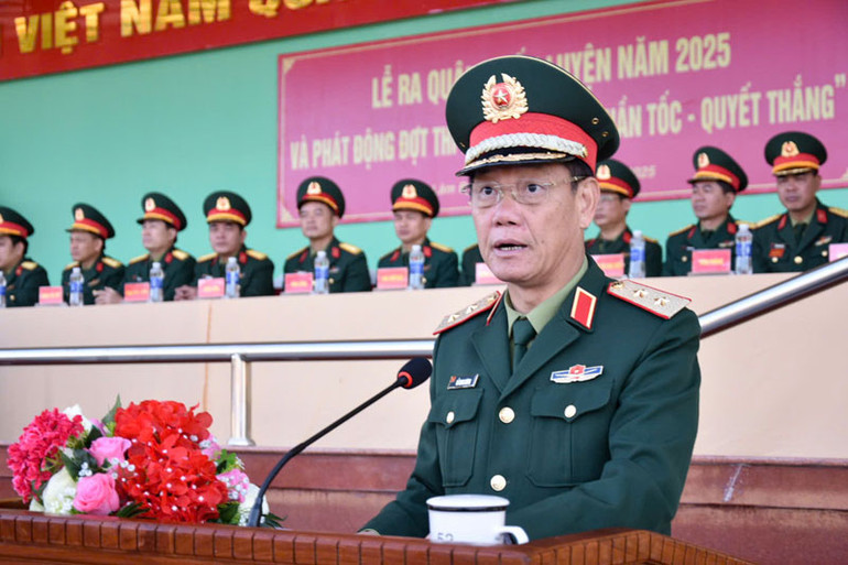 Trung tướng Đỗ Minh Xương, Giám đốc Học viện phát biểu tại Lễ ra quân huấn luyện.