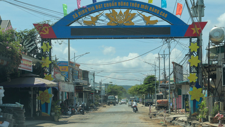 Đoạn ngã ba xã Ninh Gia, huyện Đức Trọng, tỉnh Lâm Đồng đang được giải phóng mặt bằng. Đoạn ngã ba xã Ninh Gia, huyện Đức Trọng, tỉnh Lâm Đồng đang được giải phóng mặt bằng.