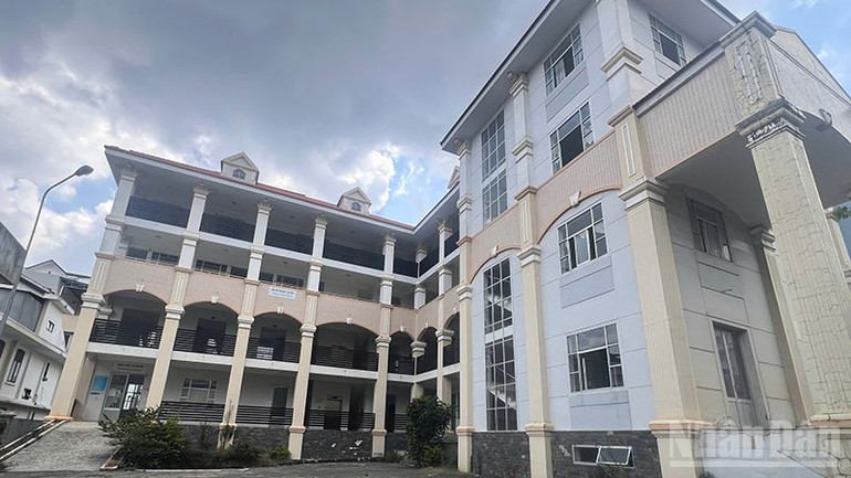 Ban bảo vệ sức khỏe cán bộ tỉnh Lâm Đồng cũ, nơi được trưng dụng làm chỗ ở cho cán bộ, công chức, viên chức của 2 tỉnh Đắk Nông và Bình Thuận đến thành phố Đà Lạt làm việc sau khi sáp nhập tỉnh.