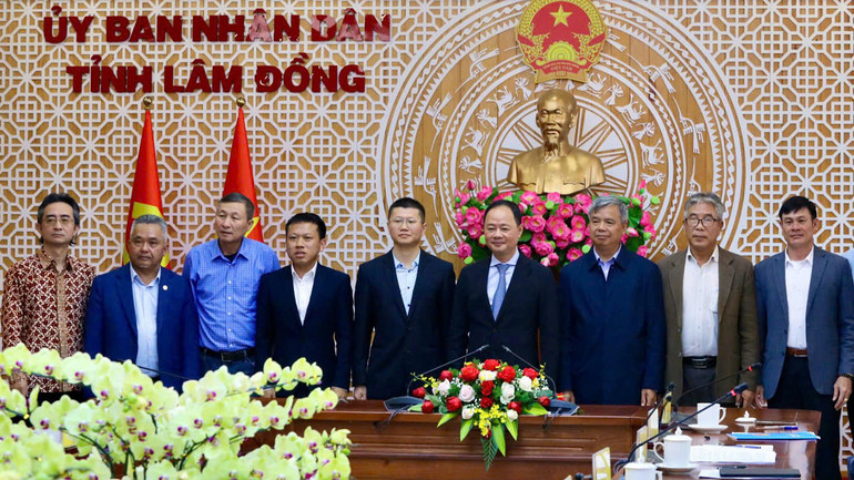 Buổi làm việc thể hiện mong muốn của 2 bên được hợp tác để khôi phục tuyến đường sắt Đà Lạt-Tháp Chàm; nâng cấp, mở rộng sân bay quốc tế Liên Khương và các dự án khác.