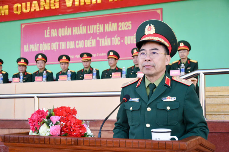 Thiếu tướng Nguyễn Công Sơn, Phó Chính ủy, Phó Chủ tịch Thường trực Hội đồng Thi đua, khen thưởng Học viện phát động đợt thi đua cao điểm.