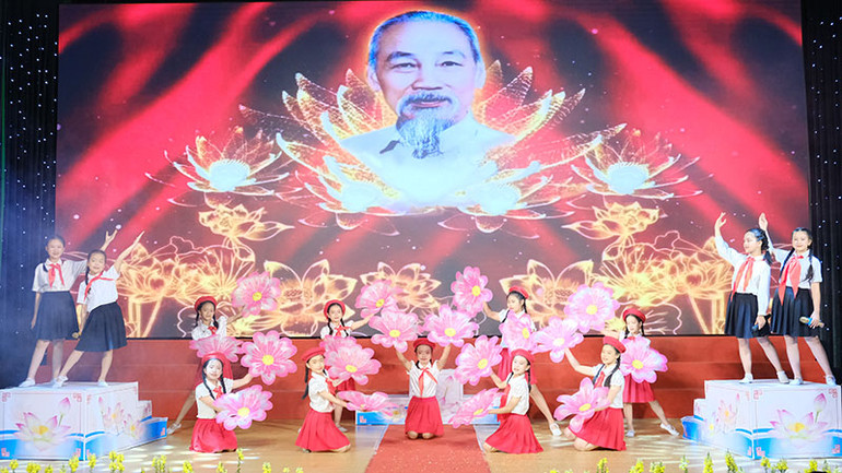 Các tiết mục chào mừng đại hội.