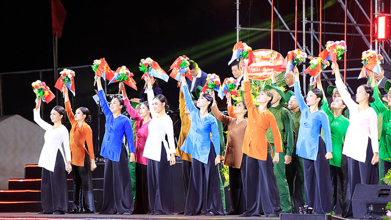 Tiết mục nghệ thuật tại lễ kỷ niệm.