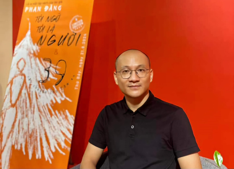 Diễn giả - nhà báo Phan Đăng.