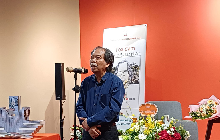Chủ tịch Hội Nhà văn Việt Nam Nguyễn Quang Thiều phát biểu.