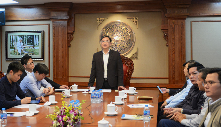 Tổng giám đốc Nhà xuất bản Giáo dục Việt Nam Hoàng Lê Bách chỉ đạo các đơn vị trong hệ thống khẩn trương triển khai nhiệm vụ trọng tâm của năm 2023.