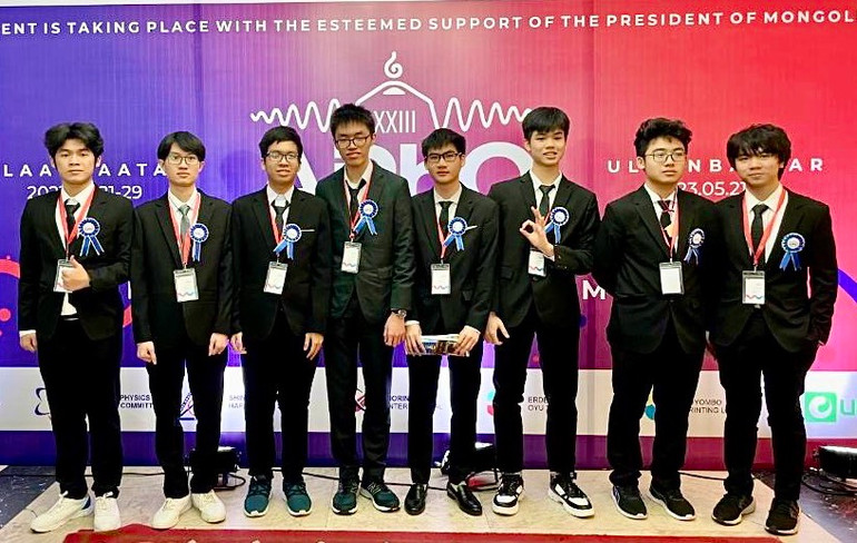 Đội tuyển Việt Nam (từ phải sang): Nguyễn Minh Tài Lộc, Lê Viết Hoàng Anh, Nguyễn Tuấn Dương, Thân Thế Công, Nguyễn Tuấn Phong, Phan Thế Mạnh, Võ Hoàng Hải, Vũ Ngô Hoàng Dương.