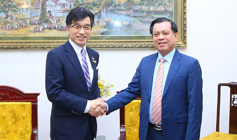 Thứ trưởng Lao động-Thương binh và Xã hội Nguyễn Bá Hoan tiếp Thị trưởng thành phố Fukushima, tỉnh Fukushima (Nhật Bản) Kohata Hiroshi. (Ảnh Molisa)