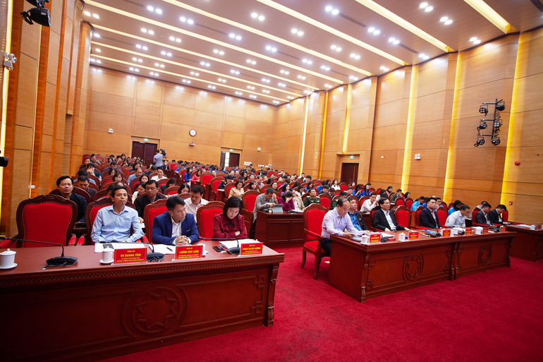 Quang cảnh tại Lễ phát động phong trào "Bình dân học vụ số".