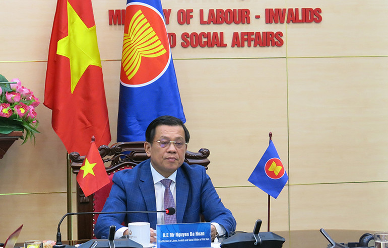 Thứ trưởng Lao động-Thương binh và Xã hội Nguyễn Bá Hoan dự Hội nghị AMMW 5 theo hình thức trực tuyến. (Ảnh MINH TRANG)