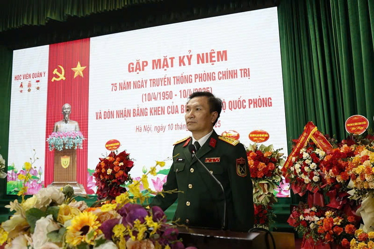 Đại tá Doãn Văn Mậu, Chủ nhiệm chính trị Phòng Chính trị (Học viện Quân y), ôn lại truyền thống 75 năm xây dựng và phát triển của Phòng Chính trị. Đại tá Doãn Văn Mậu, Chủ nhiệm chính trị Phòng Chính trị (Học viện Quân y), ôn lại truyền thống 75 năm xây dựng và phát triển của Phòng Chính trị.