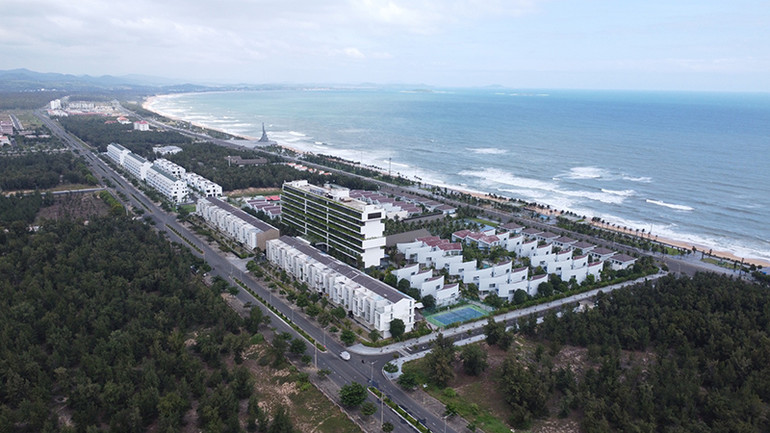 Nhiều dự án khu đô thị mọc lên ven biển thành phố Tuy Hòa. Nhiều dự án khu đô thị mọc lên ven biển thành phố Tuy Hòa.