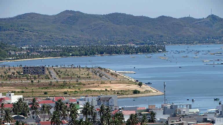 Một góc vịnh Xuân Đài, thị xã Sông Cầu, Phú Yên. Một góc vịnh Xuân Đài, thị xã Sông Cầu, Phú Yên.