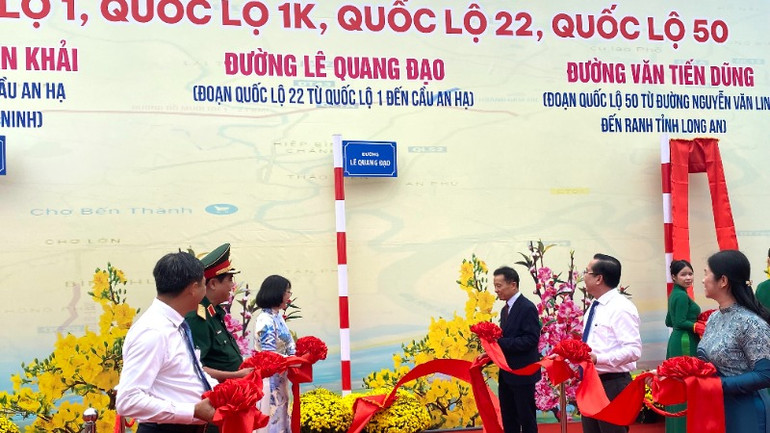 Nghị thức công bố đặt tên đường trên Quốc lộ 22 và Quốc lộ 50.