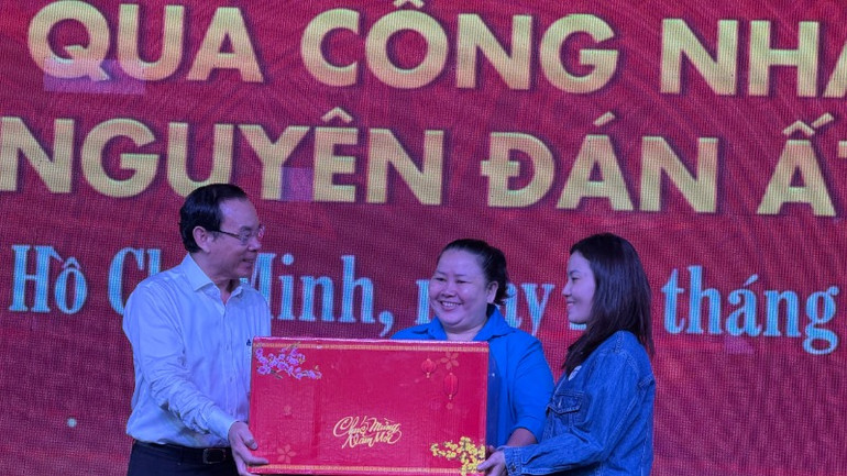 Bí thư Nguyễn Văn Nên thăm hỏi, tặng quà Tết cho các cấp Công đoàn Thành phố (ảnh: QUÝ HIỀN)