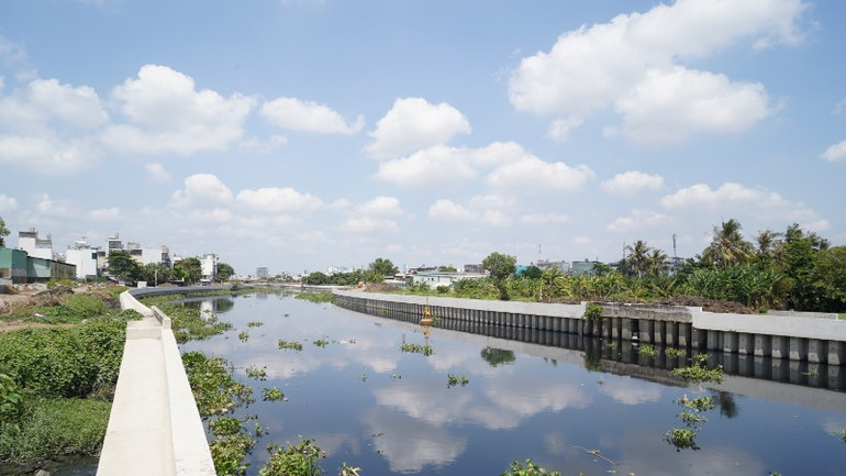 Dự án cải tạo tuyến kênh Tham Lương-Bến Cát-rạch Nước Lên có tổng mức đầu tư khoảng 9.000 tỷ đồng, được xem là dự án chỉnh trang hạ tầng và cải tạo hệ thống tuyến kênh dài nhất Thành phố Hồ Chí Minh. Dự án cải tạo tuyến kênh Tham Lương-Bến Cát-rạch Nước Lên có tổng mức đầu tư khoảng 9.000 tỷ đồng, được xem là dự án chỉnh trang hạ tầng và cải tạo hệ thống tuyến kênh dài nhất Thành phố Hồ Chí Minh.