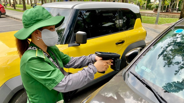 Điểm đỗ xe có thu phí trên đường Hai Bà Trưng, Quận 1, ngay trước công viên Lê Văn Tám chuyển sang thí điểm thu phí qua phần mềm ETC. (Ảnh: NHẬT THÀNH) Điểm đỗ xe có thu phí trên đường Hai Bà Trưng, Quận 1, ngay trước công viên Lê Văn Tám chuyển sang thí điểm thu phí qua phần mềm ETC. (Ảnh: NHẬT THÀNH)
