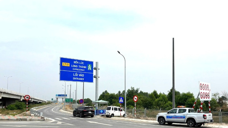 Đoạn phía đông của cao tốc Bến Lức-Long Thành từ nút giao Phước An đến Nút giao Quốc lộ 51, huyện Long Thành, tỉnh Đồng Nai thông xe ngày 23/1. (Ảnh: QUÝ HIỀN)