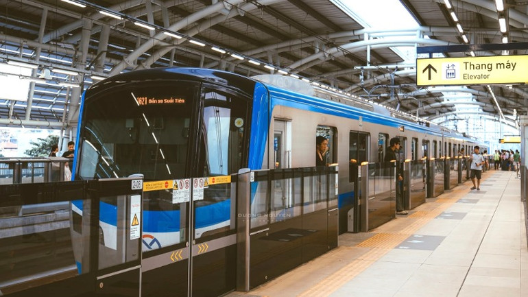 Tuyến Metro số 1 Bến Thành-Suối Tiên sẽ tăng từ 200 lượt lên 240 lượt tàu trong ngày 30/4, ngày cao điểm vui chơi và đi lại. (Ảnh: QUÝ HIỀN)