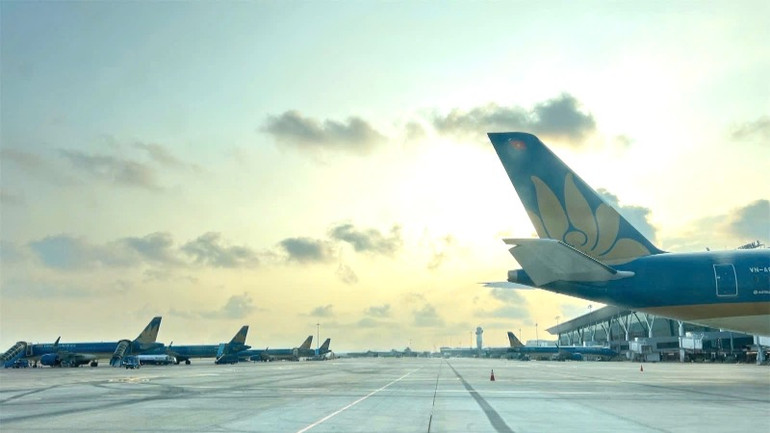 Nhà ga T3 đưa vào khai thác ngày 19/4, tạm thời khai thác các chuyến bay của Vietnam Airlines giữa Thành phố Hồ Chí Minh-Hà Nội, Vân Đồn. Nhà ga T3 đưa vào khai thác ngày 19/4, tạm thời khai thác các chuyến bay của Vietnam Airlines giữa Thành phố Hồ Chí Minh-Hà Nội, Vân Đồn.