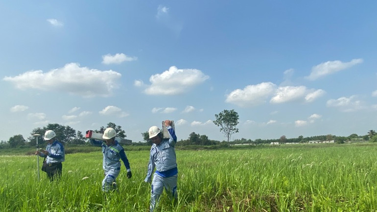 Trên chiều dài tuyến 51km của dự án có 3.029 cọc mốc sẽ được cắm. (Ảnh: QUÝ HIỀN)