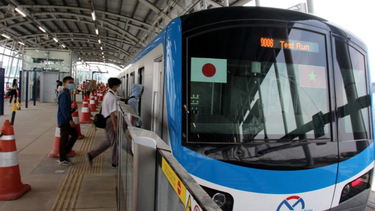 Sau hơn 2 tháng vận hành thương mại từ ngày 22/12/2024 đến nay, metro số 1 đã phục vụ hơn 5 triệu lượt hành khách, đón nhận phản hồi tích cực từ người dân. (Ảnh: QUÝ HIỀN)