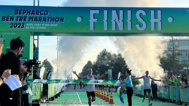 Vận động viên Hoàng Nguyên Thanh về nhất ở cự ly 42km.