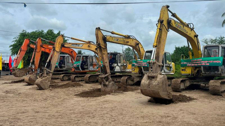 Sau lễ khởi công đơn vị thi công tiến hành xây dựng các hạng mục của dự án.