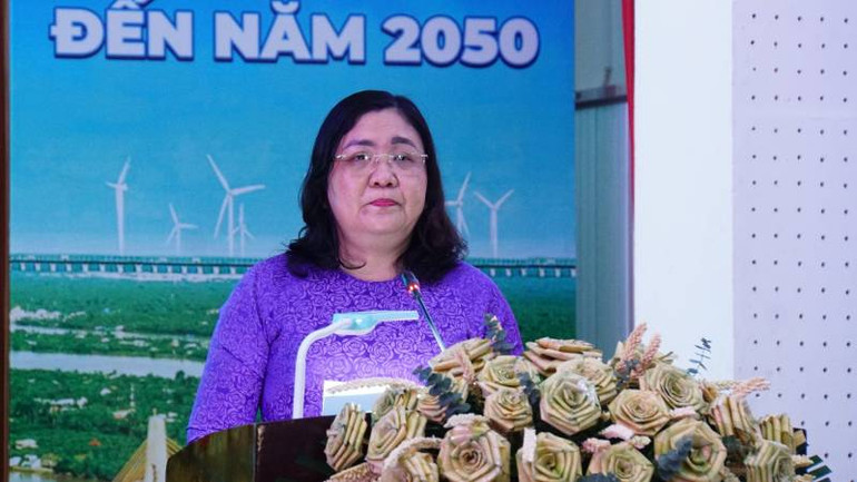 Phó Bí thư Thường trực Tỉnh ủy, phụ trách Tỉnh ủy, Chủ tịch Hội đồng nhân dân tỉnh Bến Tre Hồ Thị Hoàng Yến phát biểu tại hội nghị công bố Quy hoạch tỉnh Bến Tre.