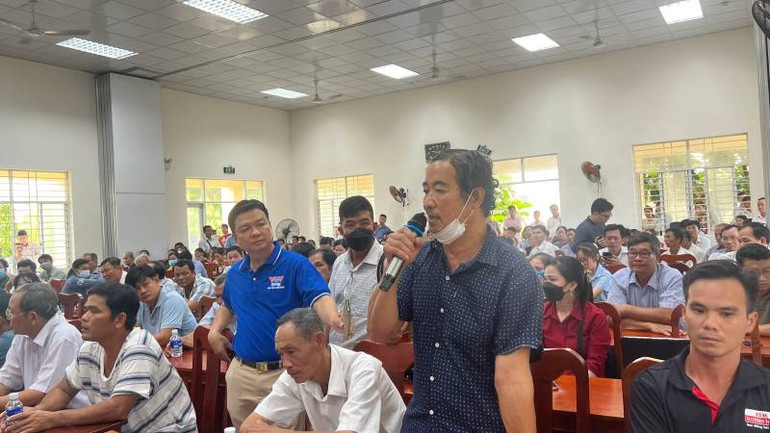 Đại diện người dân phát biểu ý kiến tại buổi đối thoại.