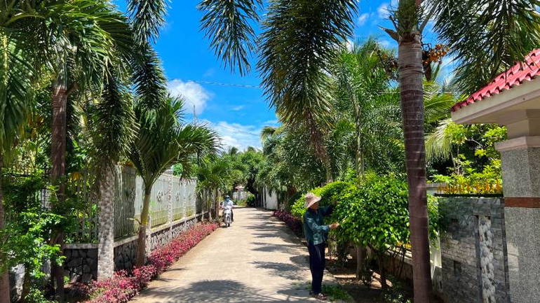 Đường giao thông nông thôn tại xã Tân Lợi Thạnh được đầu tư, xây dựng.