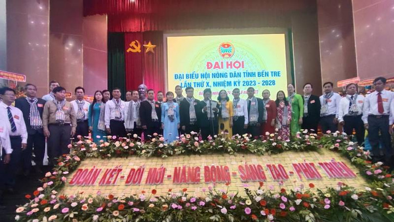 Ban Chấp hành Hội Nông dân tỉnh Bến Tre nhiệm kỳ 2023-2028 ra mắt tại Đại hội.