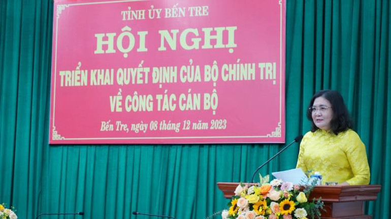 Đồng chí Hồ Thị Hoàng Yến phát biểu nhận nhiệm vụ.