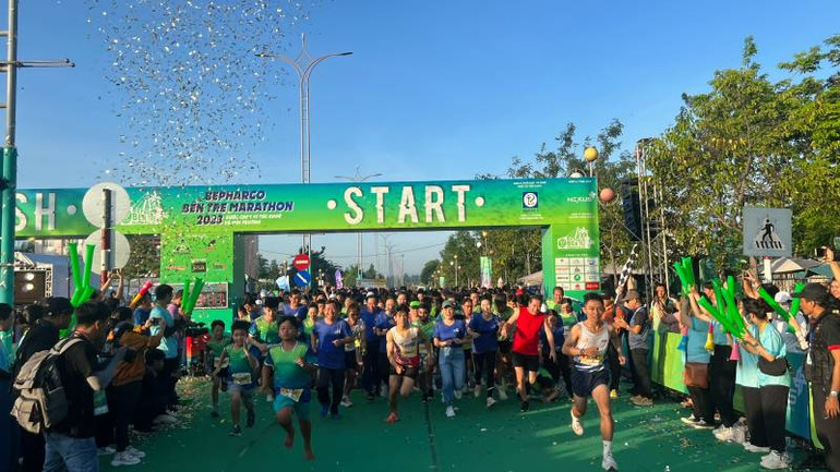 Các vận động viên tranh tài ở cự ly 5km.