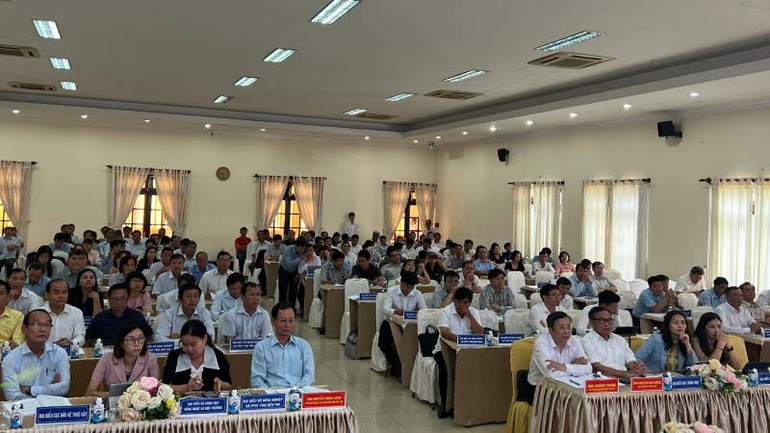 Đại biểu tham dự hội nghị.