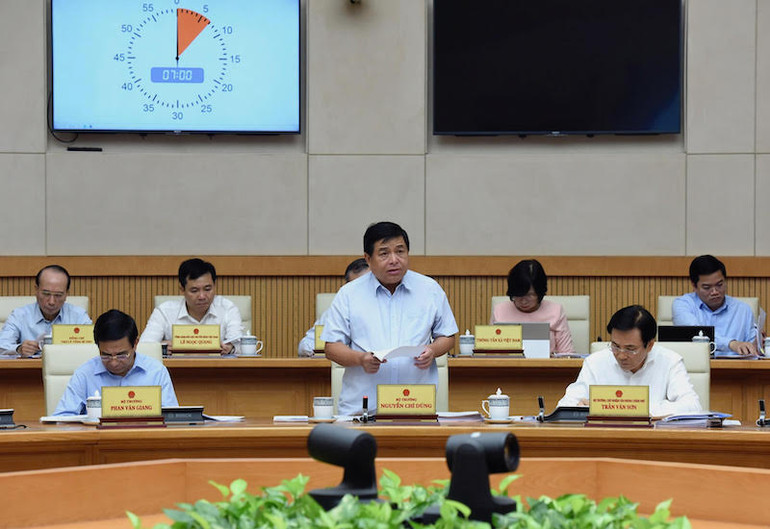 Bộ trưởng Kế hoạch và Đầu tư Nguyễn Chí Dũng phát biểu tại phiên họp.