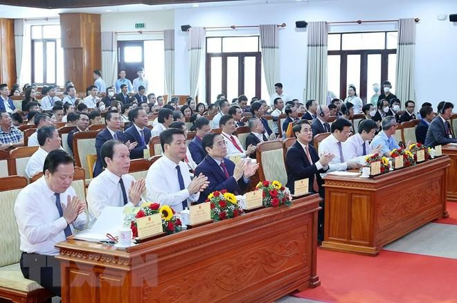 Thủ tướng Phạm Minh Chính và các đại biểu dự Hội nghị xúc tiến đầu tư tỉnh Hậu Giang năm 2022. (Ảnh: Dương Giang/TTXVN)