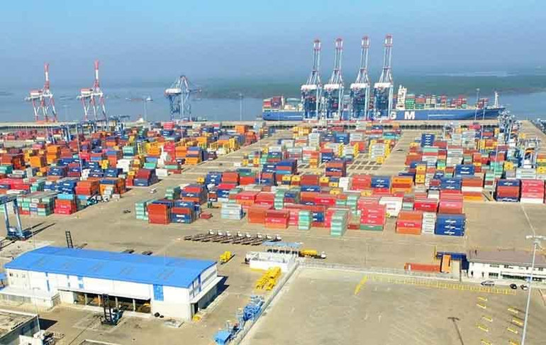 Cùng với hệ thống cảng biển, việc phát triển và hoàn thiện hệ thống dịch vụ hậu cần cảng, phát triển trung tâm Logistics Cái Mép Hạ, Trung tâm kiểm tra chuyên ngành tập trung... là 1 trong những nhiệm vụ trọng tâm của tỉnh Bà Rịa-Vũng Tàu trong nhiệm kỳ này. Bà Rịa-Vũng Tàu hướng đến mục tiêu trở thành trung tâm logictics của khu vực -0