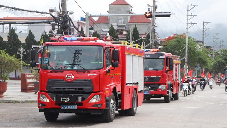 Diễu hành hưởng ứng Tháng Hành động về an toàn vệ sinh lao động tại Điện Biên.