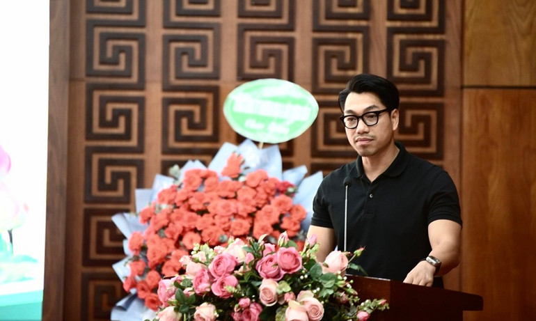 Ông Bùi Anh Tiến, đại diện Tổng Công ty Thương mại và Xây dựng số 6 tỉnh Điện Biên đề xuất một số dự án đầu tư tại buổi gặp mặt. Ông Bùi Anh Tiến, đại diện Tổng Công ty Thương mại và Xây dựng số 6 tỉnh Điện Biên đề xuất một số dự án đầu tư tại buổi gặp mặt.