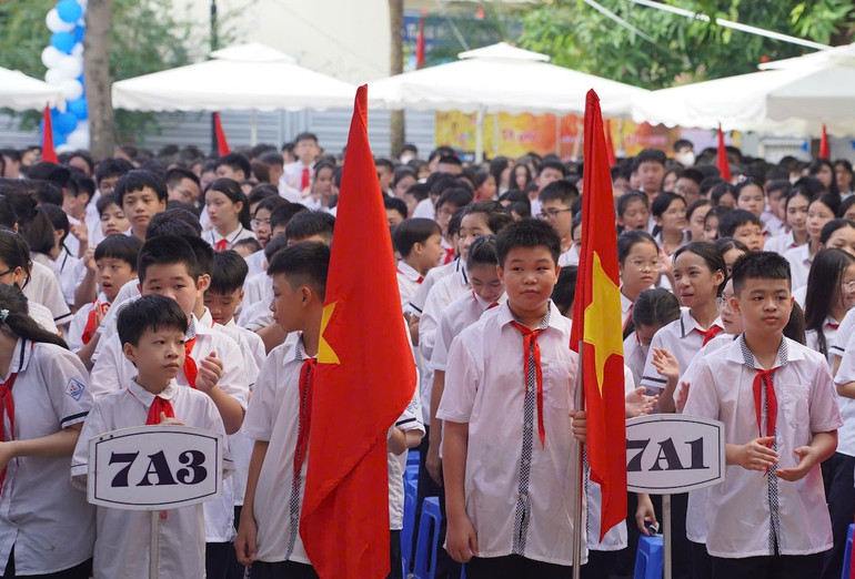 Học sinh Hà Nội trong ngày khai giảng (Ảnh: TRUNG HIẾU)